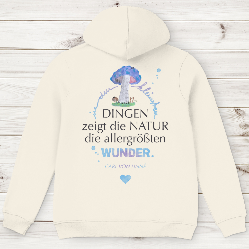 »In den kleinsten Dingen...« – Premium Bio Hoodie für Männer