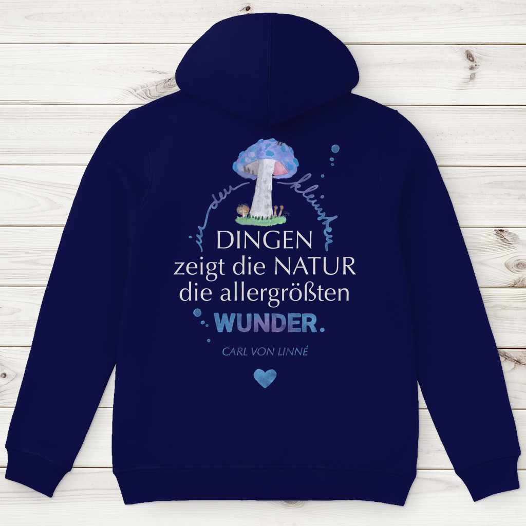 »In den kleinsten Dingen...« – Premium Bio Hoodie für Männer